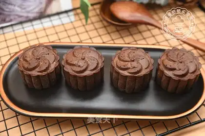 Chocolate coconut cranberry mooncake