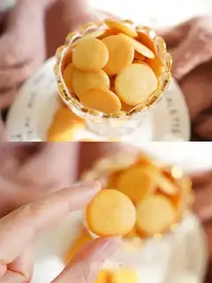 Pelican crackers