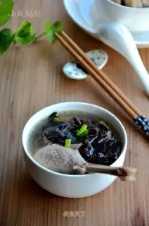 Three or seven muscular chicken soup
