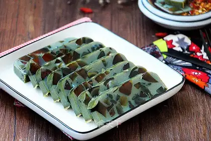 Pine omelet egg sausage