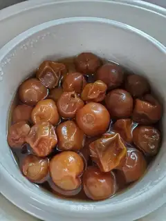 Ice cream and gold oranges