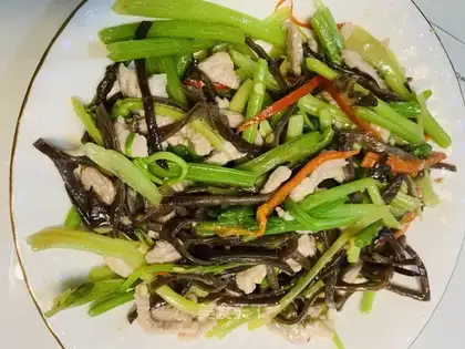Celery-mixed meat