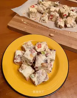 Strawberry nuts