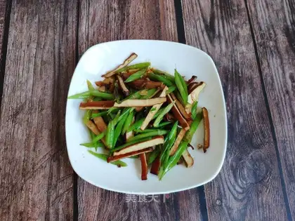 Celery fried beans