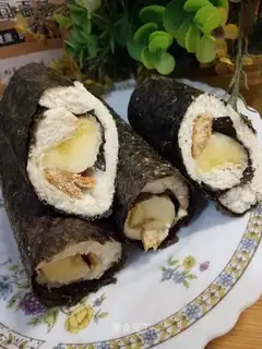 Seaweed banana rolls