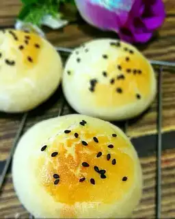 Milky honey buns