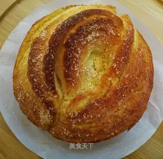 Tore bread with your hands