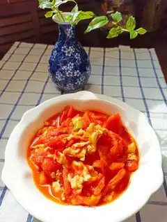 Homemade tomato fried eggs