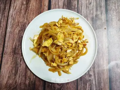 Onion fried eggs