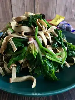 Thousands of spinach