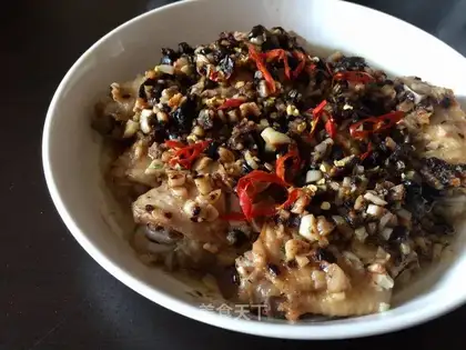 Garlic beans, steamed chicken wings