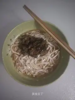 Sour noodle with mushroom sauce
