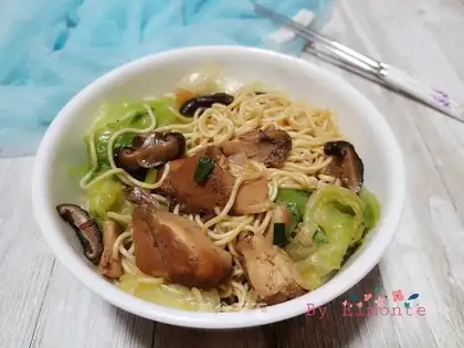 Red roast chicken leg