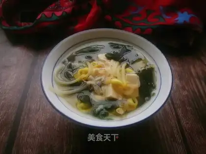 Belt sprouts of tofu soup