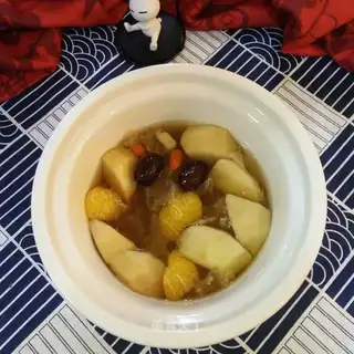 "Red-tree apple orange water."