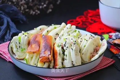 Creamed onion rolls