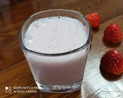 Milk strawberry