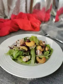 Red coconut cashew salad