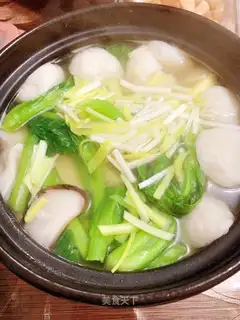 Two mushrooms of jade fish round soup