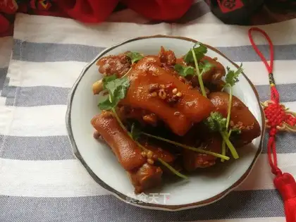 Spicy pig hoof