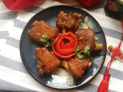 Spicy roasted pig hoof