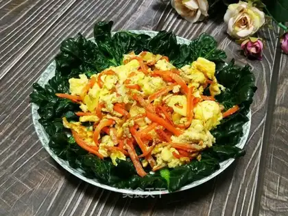 Crushed carrot fried eggs