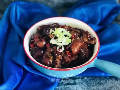 Spicy pan pig hoof