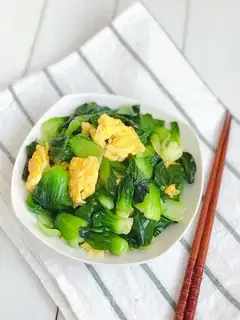 Fried eggs with oil
