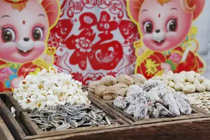 Six types of fried snacks