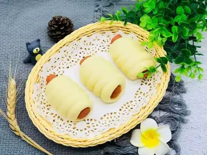 Ham sausage rolls