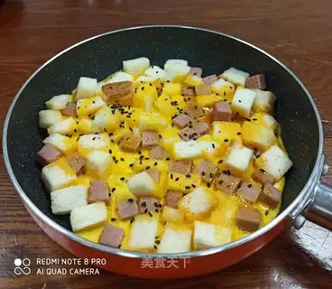 Toast ham and eggs