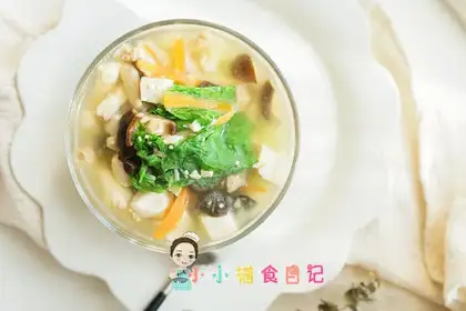 Chicken fungi mushroom tofu soup