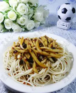 Beef sauce, white silk, noodle