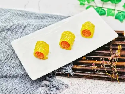 Hand-to-hand wiener roll