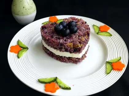 A groceries cheeseburger