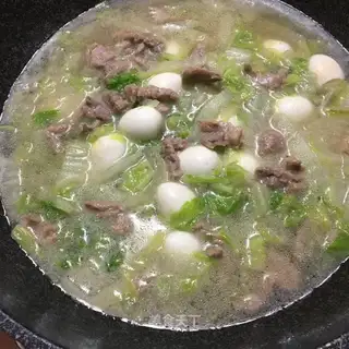 The gravy soup in quail eggs