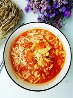Tomato egg noodles