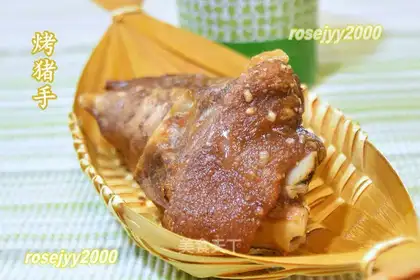 Air-cooked pig's hand