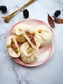 radish pork bun