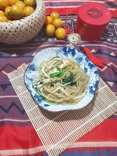 The green bean sprouts