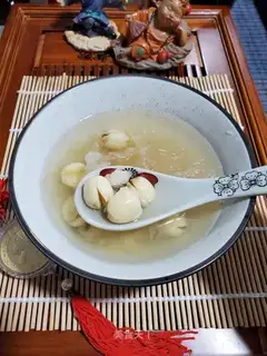 Lotus silver ear soup