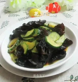 Black Muer makes cucumbers