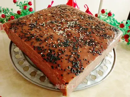 Red sugar cake