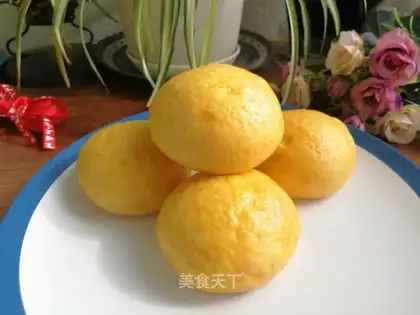 Pumpkin nuts and sugar buns