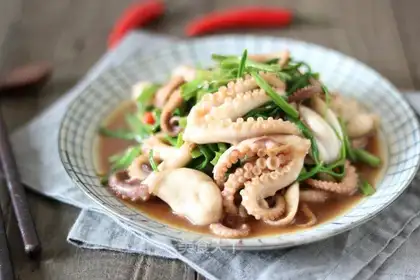 Garlic fried octopus