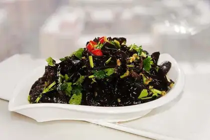 Spicy black ear