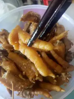 Frozen chicken claws