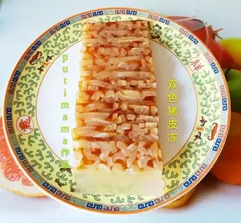 Double-coloured pig skin