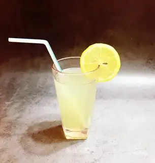 Iced honey lemonade