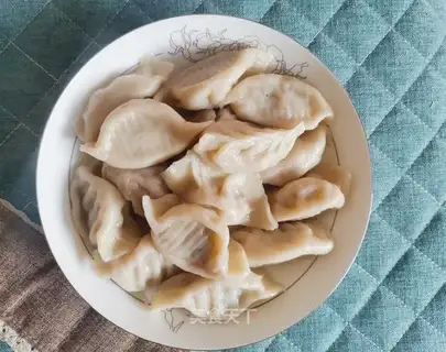 Celery pork dumplings